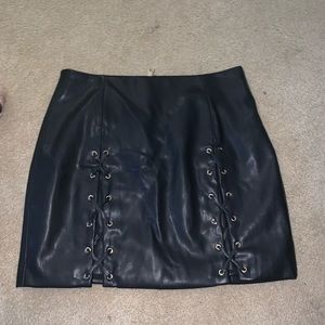 bebe black leather skirt